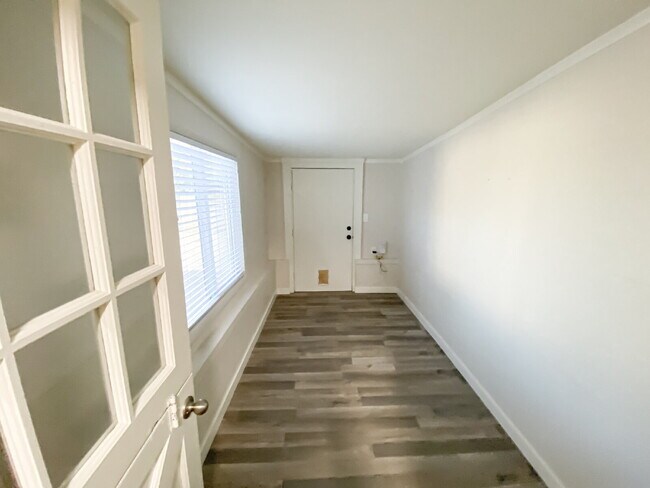 Building Photo - 21 E Alameda Dr