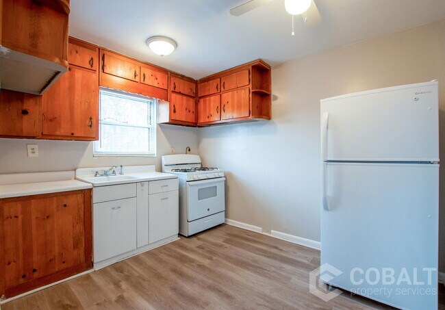 Primary Photo - 954 St Charles Ave NE