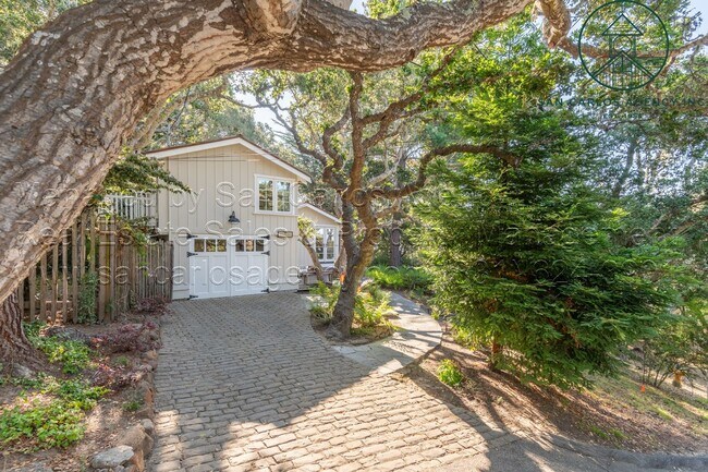 Building Photo - Immaculately Updated Two Bedroom (+Bonus) ...