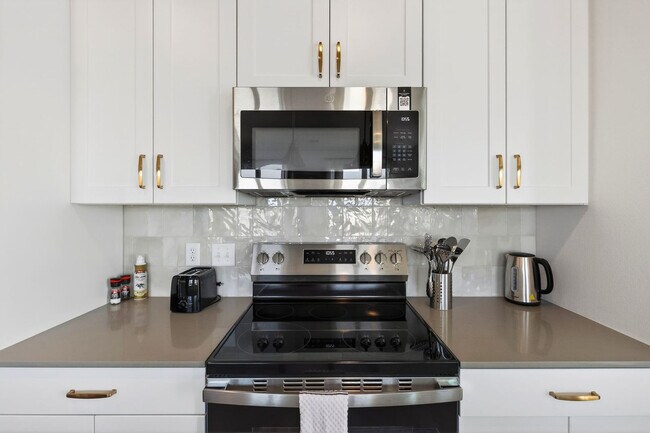 Building Photo - 1301 Leah Ave