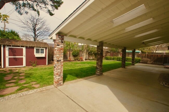 Building Photo - 1715 Grizilo Dr