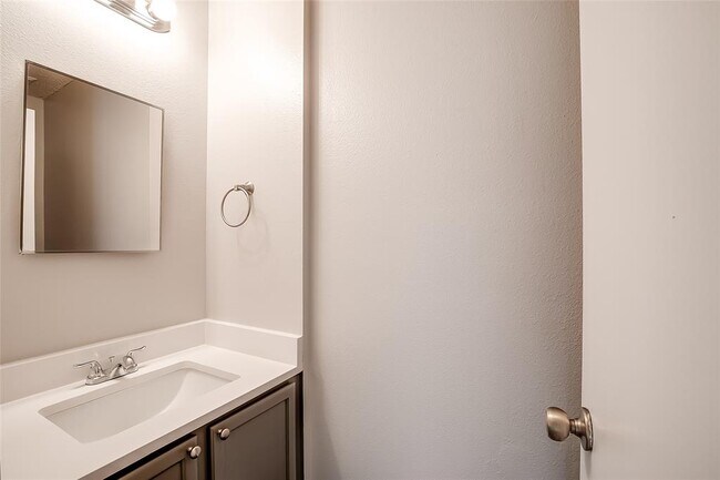 Building Photo - 2504 Byfield Dr