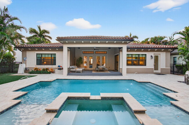 Building Photo - 17662 Cadena Dr