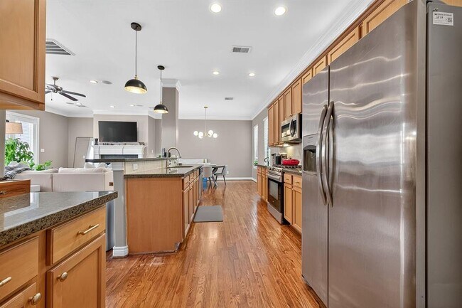 Building Photo - 8904 Lakeshore Bend Dr