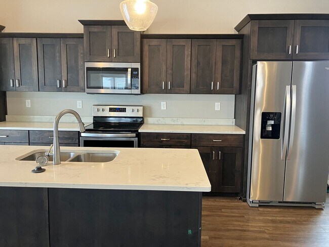 Building Photo - 4 Bed 2.5 Bath Single Family Home