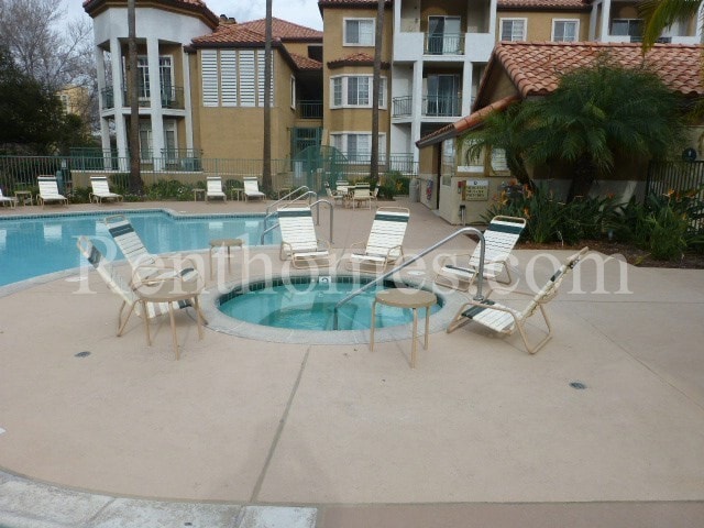 Building Photo - Mission Valley, 2220 Camino De La Reina #213 - Great Location Close to All!