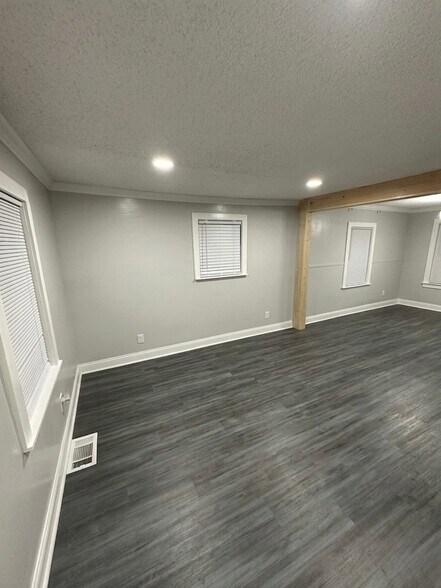 Building Photo - 609 Ledford St