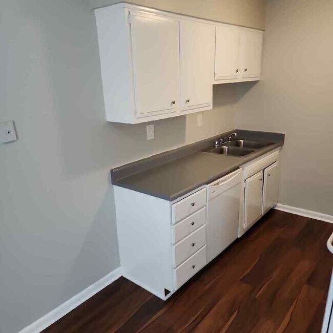 Building Photo - 4902 Saddlebrook Ln