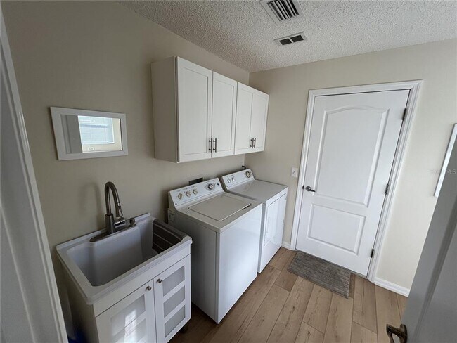 Building Photo - 3057 St Thomas Ln