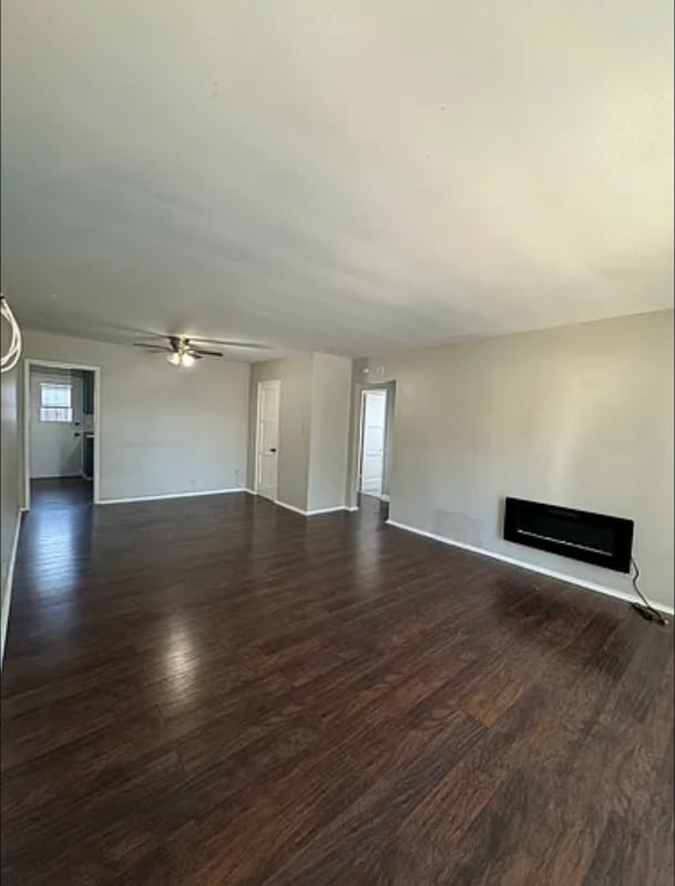 Building Photo - 1402 S Sycamore St