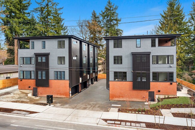 Building Photo - 3Bd/4Ba Bellevue Townhouse