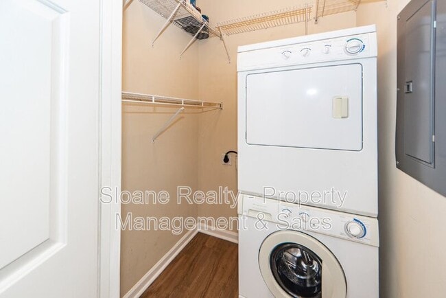 Building Photo - 45 Sycamore Ave