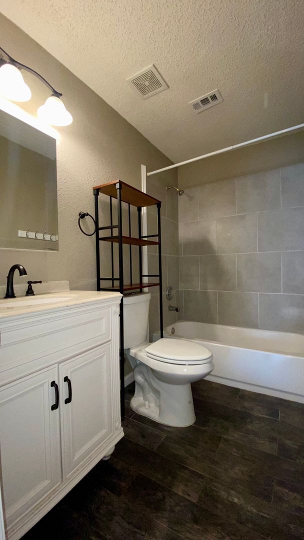 Building Photo - Beautiful Home in Established Neighborhood