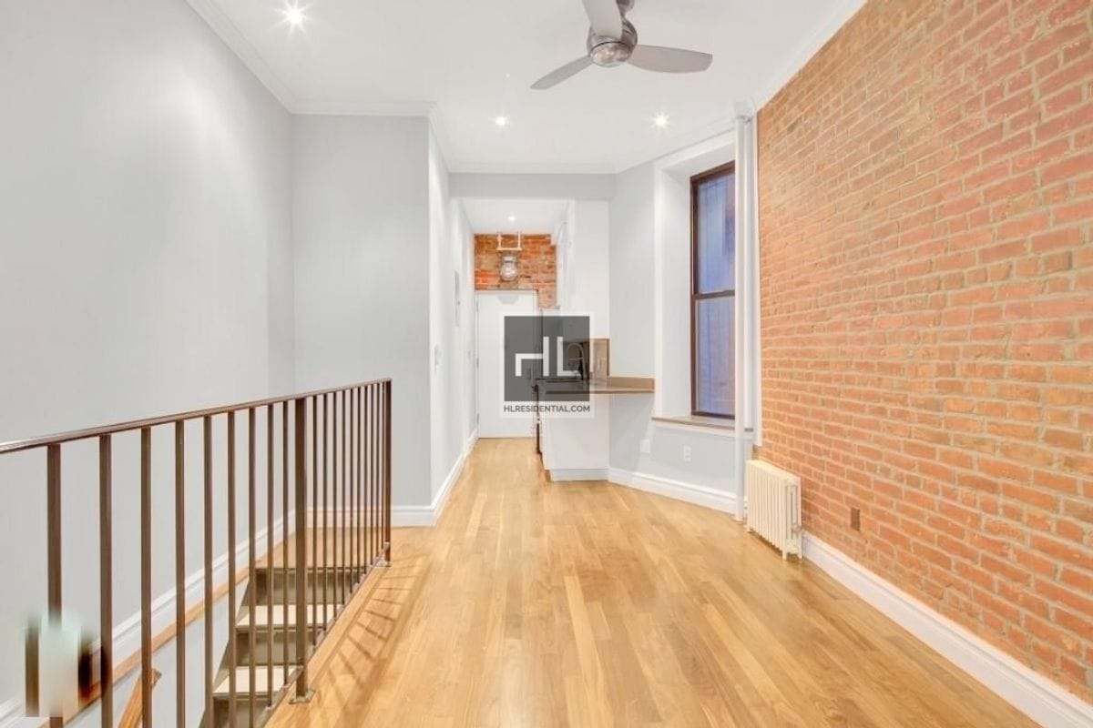 Building Photo - Avenue B