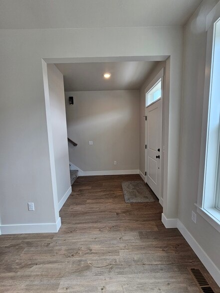 Open Entry Area - 6125 Northstead Ave