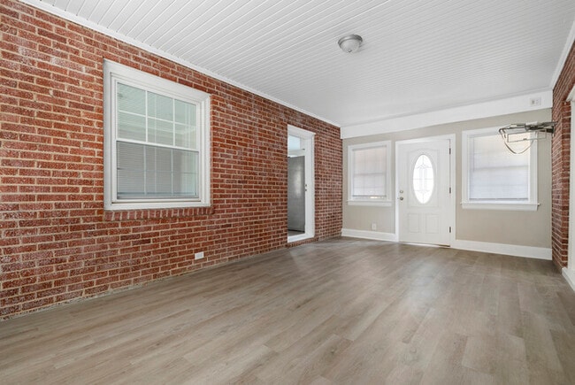 Building Photo - 804 Townsend Ave