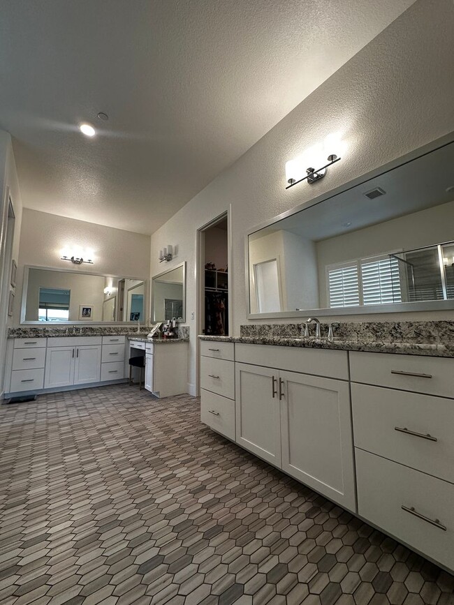 Building Photo - Single-story home in Spring Lake