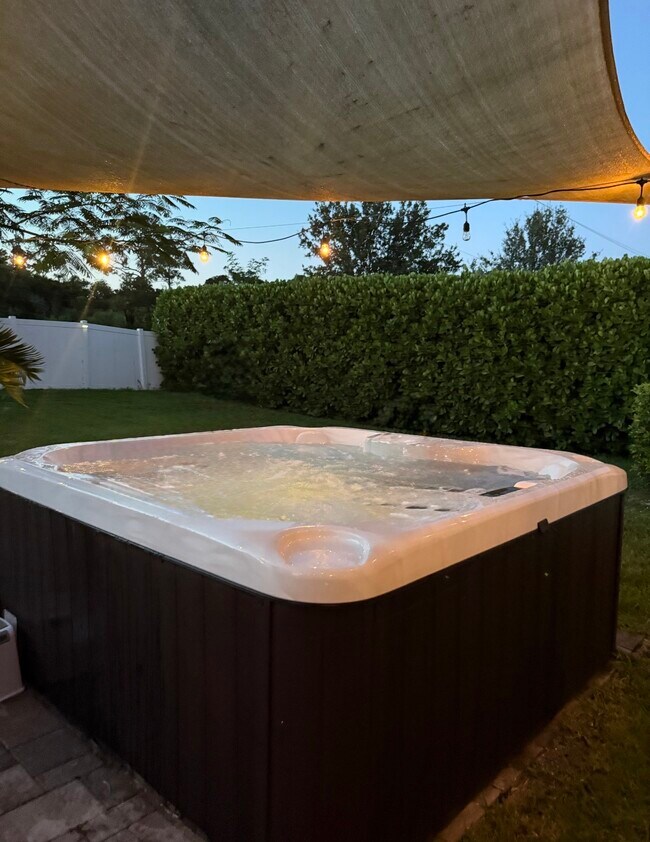 Building Photo - 1495 Lexington Square SW