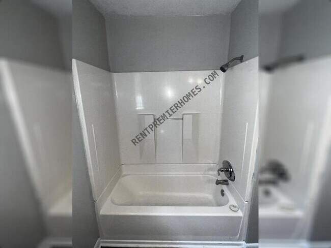 Building Photo - 405 Paula Dr