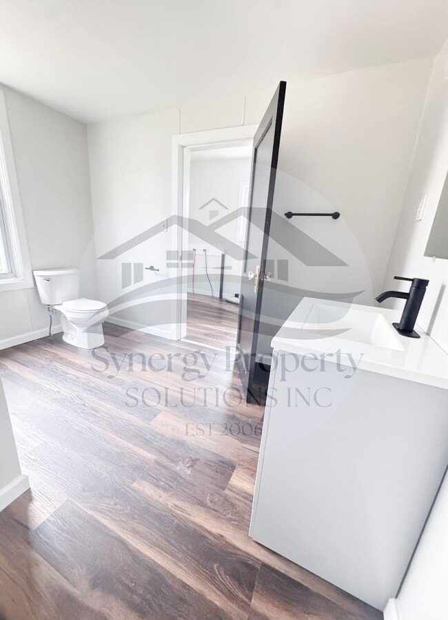 Building Photo - Madison Home