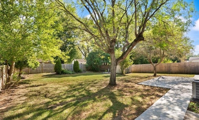 Building Photo - 2012 Blue Teal Ln