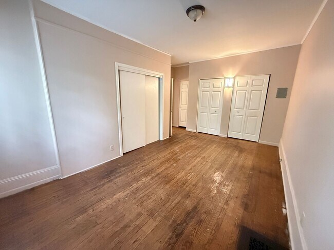 Building Photo - 408-410 Van Buren St