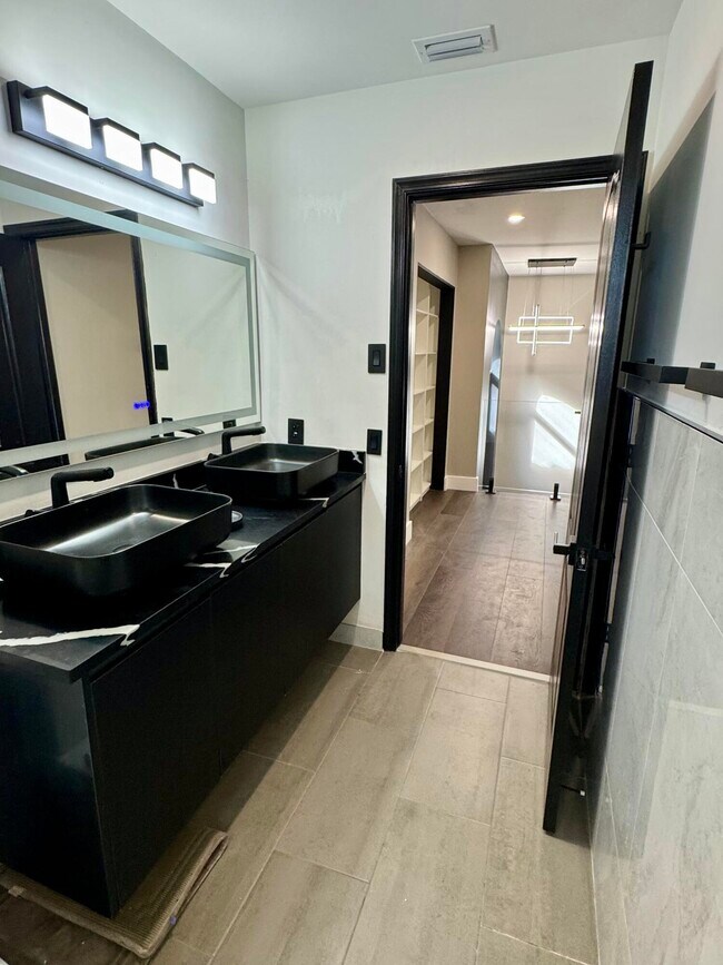 Building Photo - 10366 Buena Ventura Dr