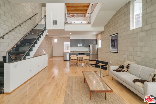 Building Photo - 717 Highland Ave