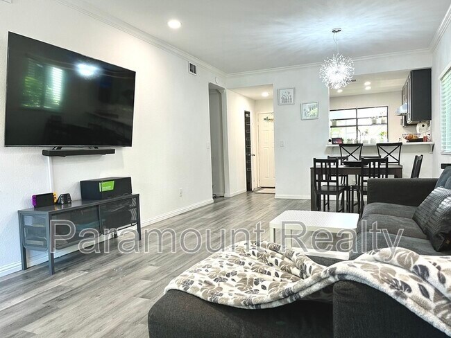 Building Photo - 1400 Bowe Ave