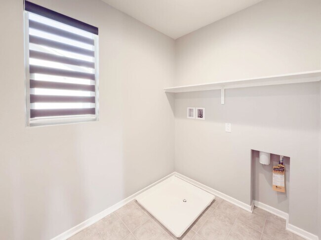 Building Photo - Beautiful 2 Story 5 Bedroom SOLAR Home + L...