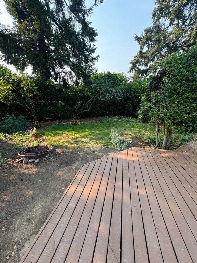 Building Photo - Gardener's Delight in Roseway Neighborhood! Charming NE Home Awaits" PET Friendly! NO SECURITY DE...