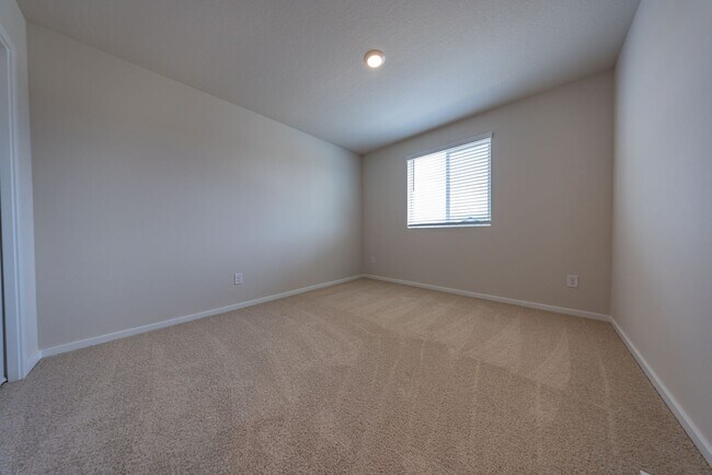 Building Photo - 3 bedroom home in Ridgefield w/ AC - Built in 2024