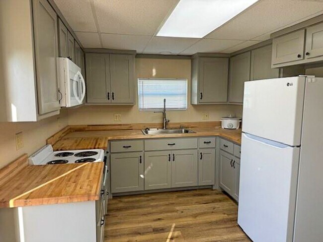 Building Photo - Great Country 1 Bedroom, 1 Bathroom