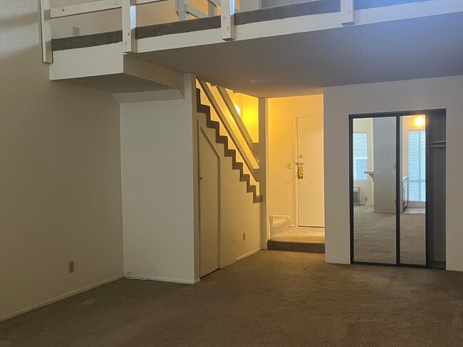 Building Photo - 616 Veteran Ave