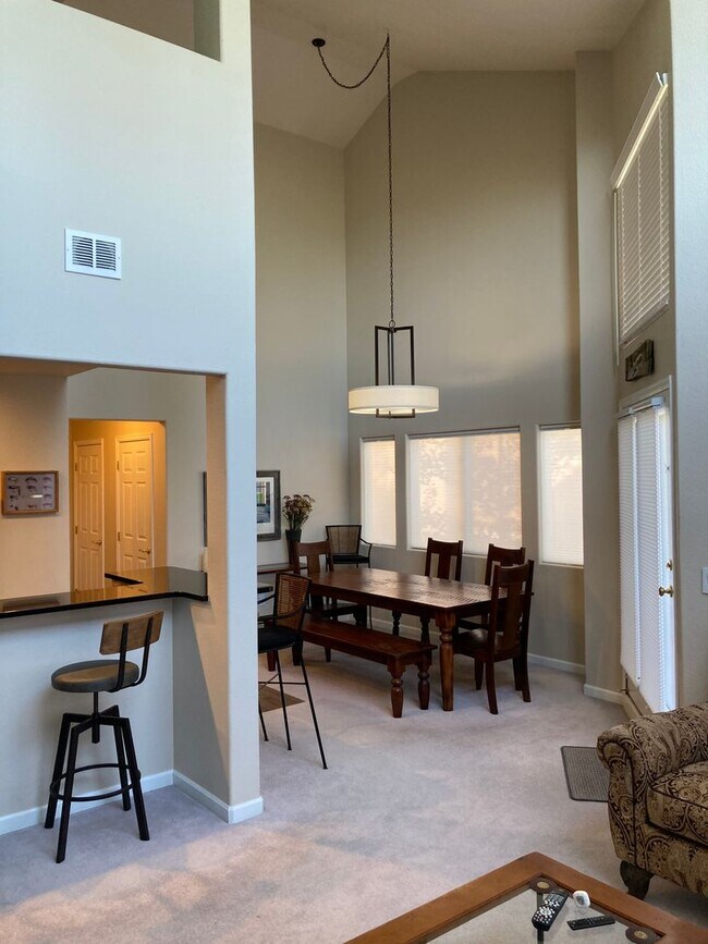 Building Photo - Bright and updated 3 bedroom with loft, In...