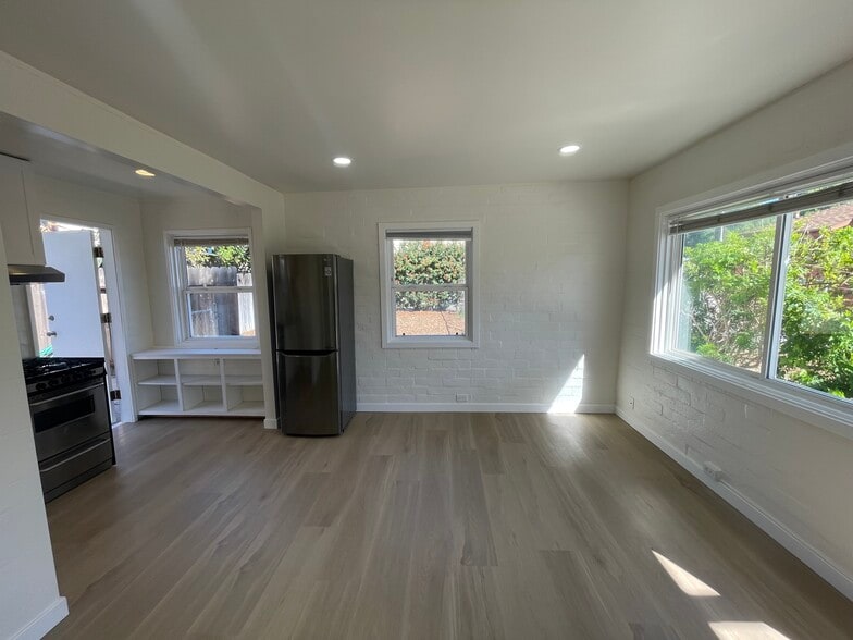 Living room - 324 S Freeman St