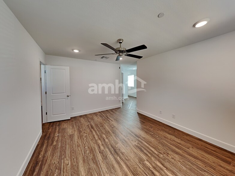 Building Photo - 3360 Blodwen St