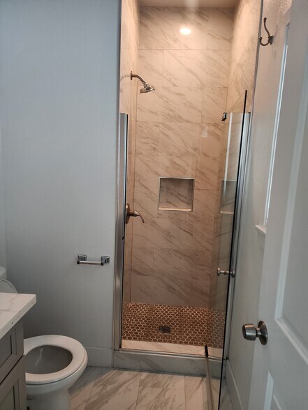 Building Photo - 119 S Westmoreland Ave