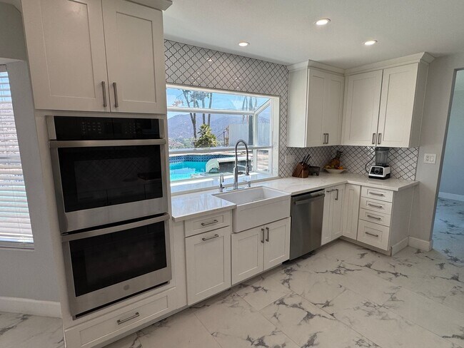 Building Photo - All Remodeled Rancho San Diego Home