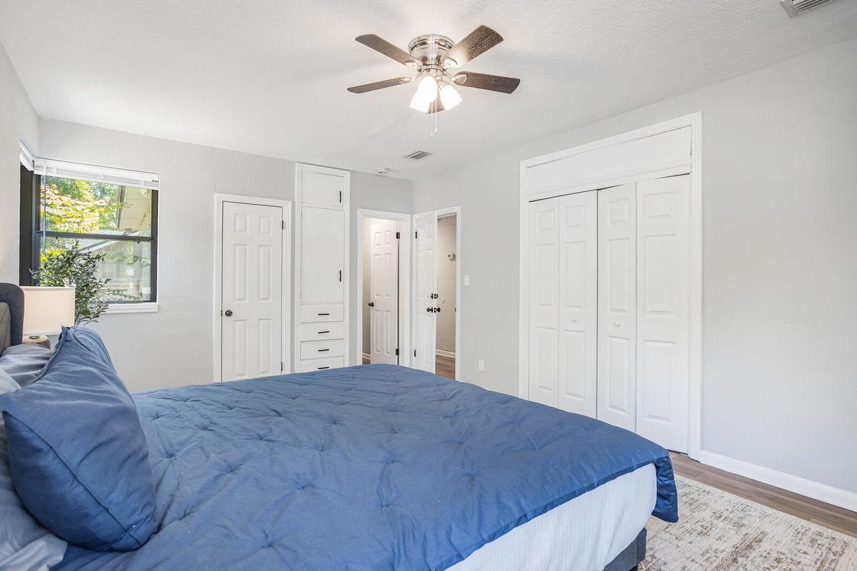 Building Photo - 427 Holly Ave