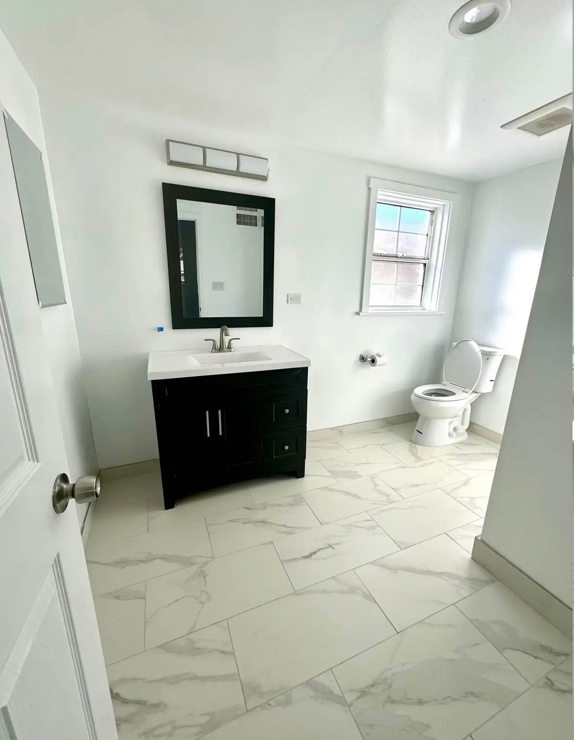 Building Photo - 7015 De Celis Pl