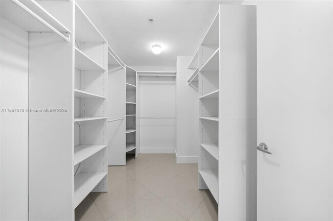 Building Photo - 17301 Biscayne Blvd