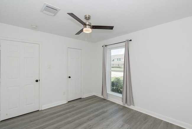 Building Photo - 11423 Hazen St