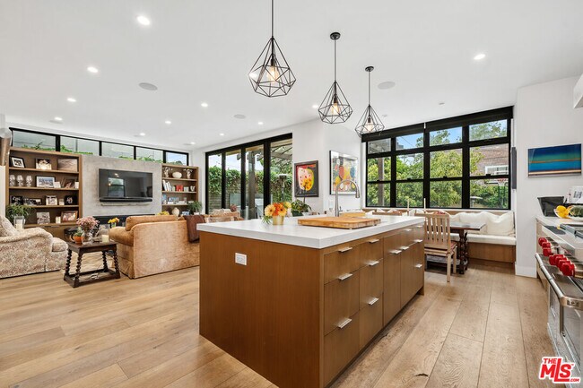 Building Photo - 2230 Malcolm Ave