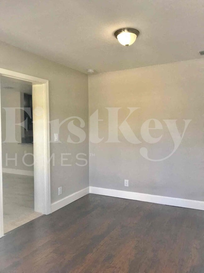 Building Photo - 1640 NE 32nd Pl