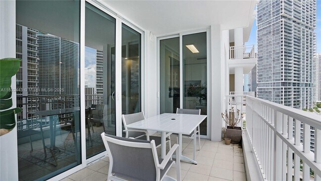 Building Photo - 801 Brickell Key Blvd