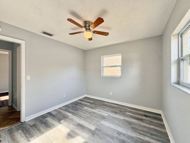 Building Photo - 6943 Buhrley Terrace N