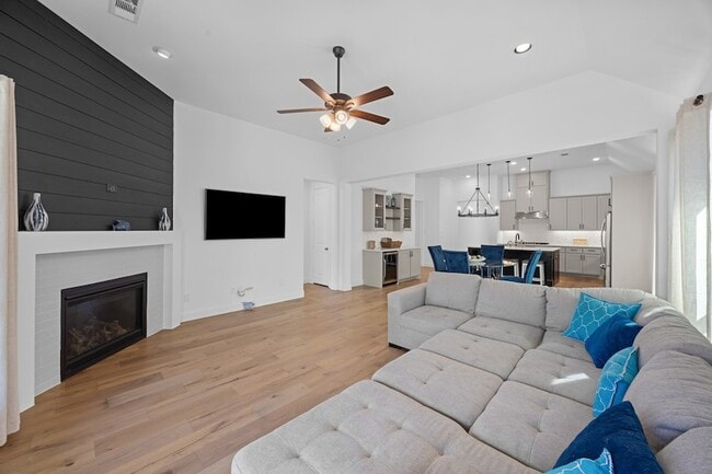 Building Photo - 2130 Sun Meadow Dr