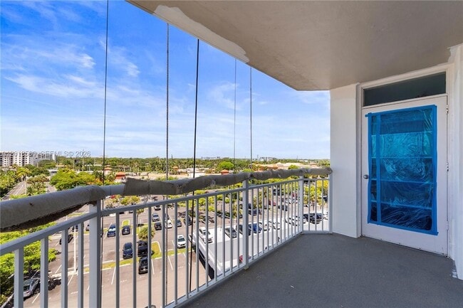 Building Photo - 18011 Biscayne Blvd