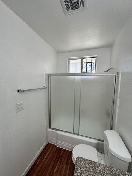 Building Photo - 1722 S Barrington Ave